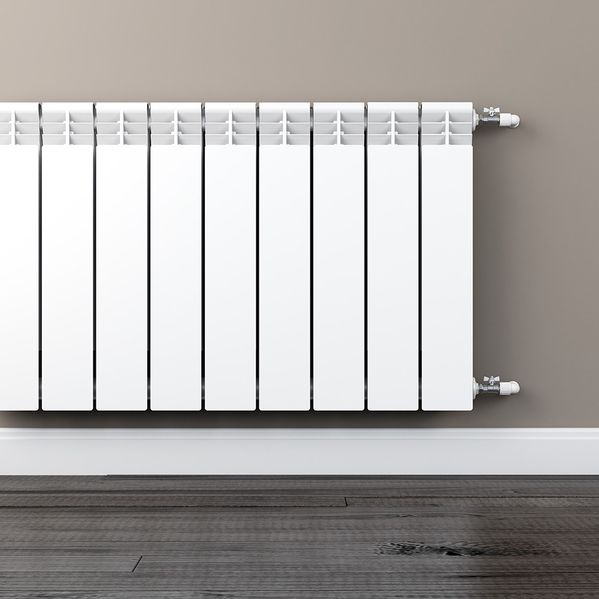 Eine weiße moderne Heizung